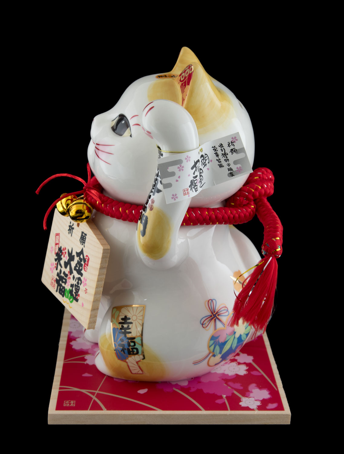 Ankama - Le plus facétieux des félins est de retour ! Découvrez le Maneki Neko Ecaflip, une figurine de collection faisant aussi office de tirelire. En bonus : 2 items pour les